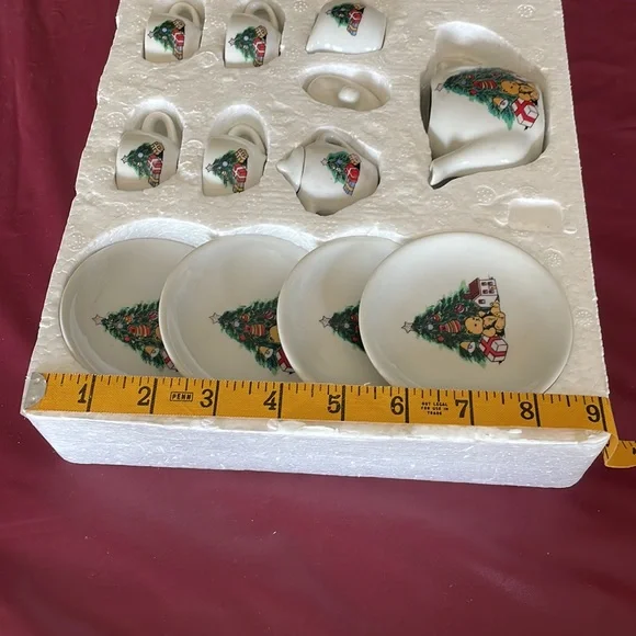 Vintage Tea Set-Christmas Bear - Picture 13 of 16